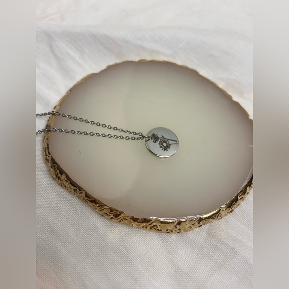 Dainty‎ engraved FLOWER Pendant | SILVER Stainless Steel Necklace - Picture 7 of 10